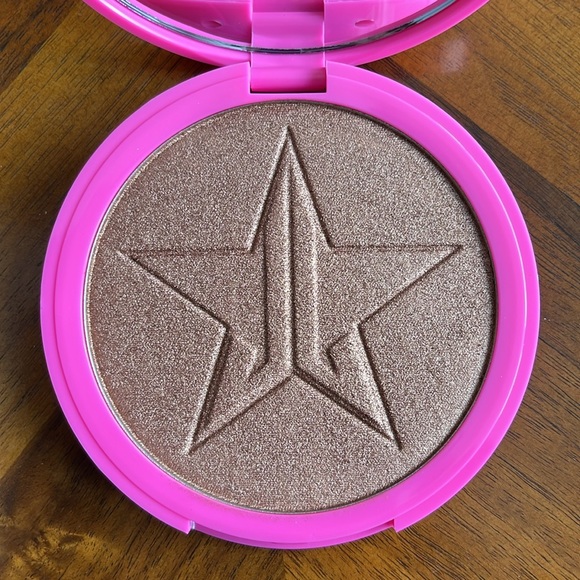 Jeffree Star “DARK HORSE” Skin Frost Highlighting Powder! - Picture 6 of 8